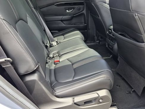 Used 2024 Honda Pilot Touring image 15