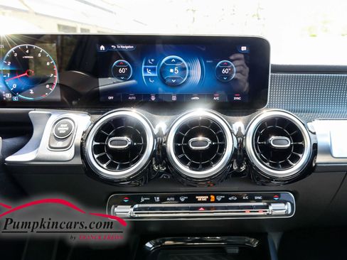 Used 2021 Mercedes-Benz GLB 250 4MATIC w/ Premium Package image 34