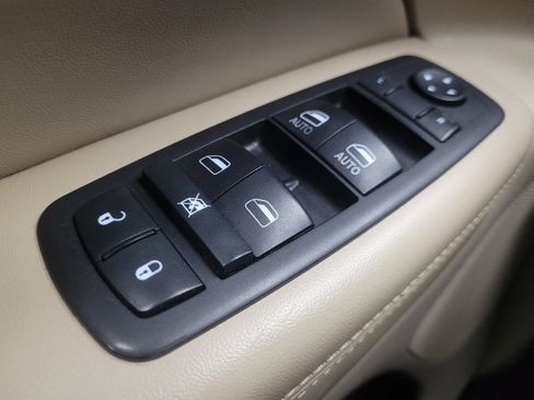 Used 2014 Jeep Grand Cherokee Limited image 27