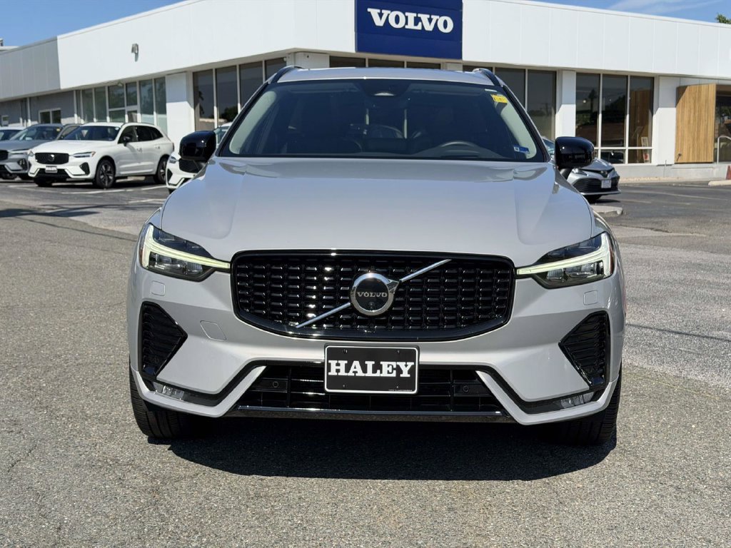 Used 2023 Volvo XC60 B5 Ultimate w/ Climate Package FWD image 24
