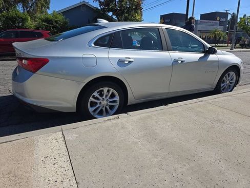 Used 2017 Chevrolet Malibu LT w/ Driver Confidence Package FWD image 3