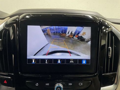 Used 2023 Chevrolet Traverse LT w/ Rear Camera Mirror Package AWD/4WD image 17