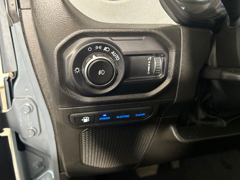 Used 2024 Jeep Wrangler Unlimited w/ Convenience Group AWD/4WD image 17