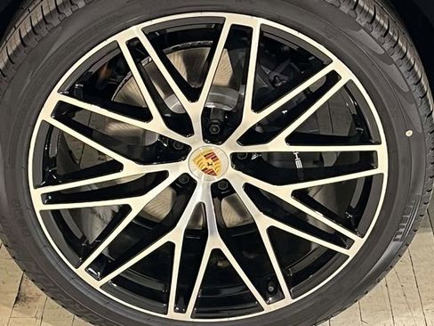 New 2026 Porsche Macan image 12