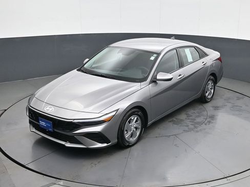 Certified 2024 Hyundai Elantra SE image 13