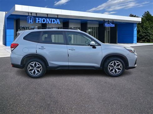 Used 2020 Subaru Forester Premium image 25