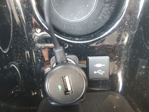 Used 2019 Toyota Prius Limited w/ Premium Convenience Package FWD image 22