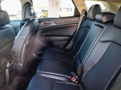 Used 2024 Kia Sportage EX FWD image 17