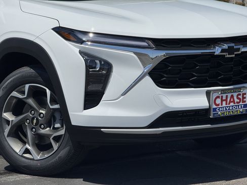 New 2025 Chevrolet Trax LT w/ LT Convenience Package image 3