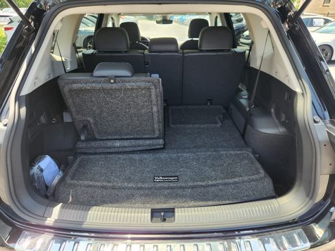Certified 2023 Volkswagen Tiguan SE w/ Panoramic Sunroof Package FWD image 19