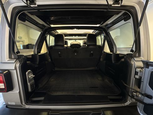 Used 2021 Jeep Wrangler Unlimited Sahara image 23