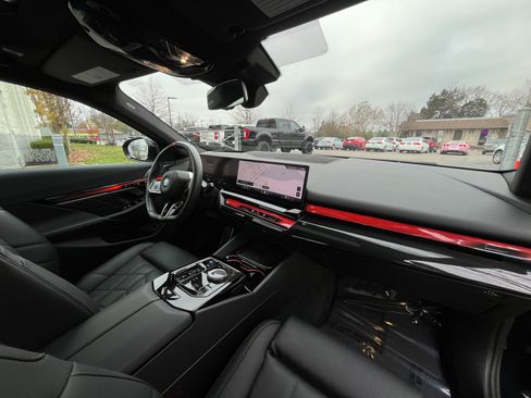 Used 2024 BMW i5 M60 w/ Premium Package image 35