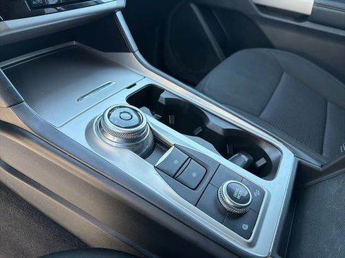 Used 2022 Ford Explorer XLT image 28