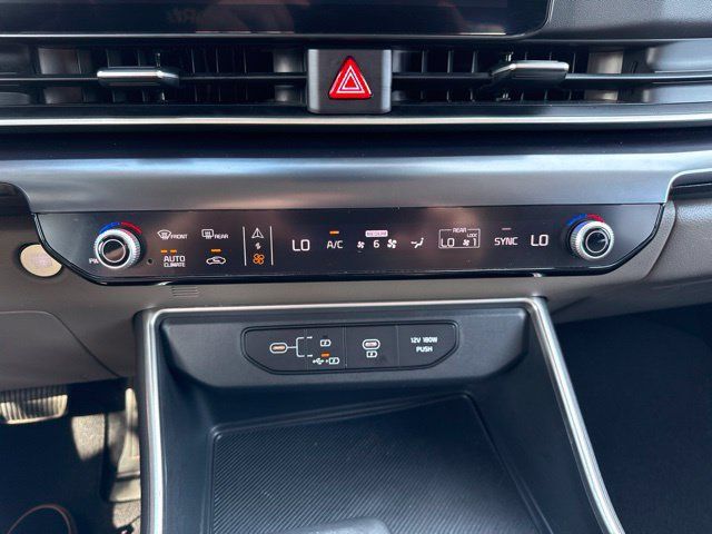 Used 2025 Kia Carnival FWD image 39
