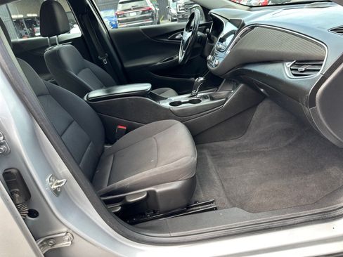 Used 2016 Chevrolet Malibu LT FWD image 10