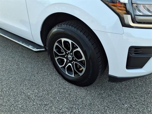 Certified 2023 Ford Expedition XLT image 4