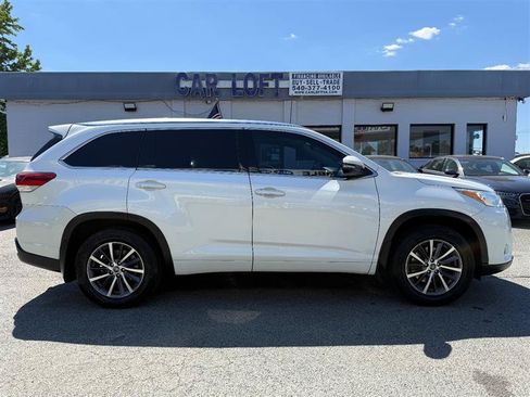 Used 2018 Toyota Highlander XLE AWD/4WD image 5