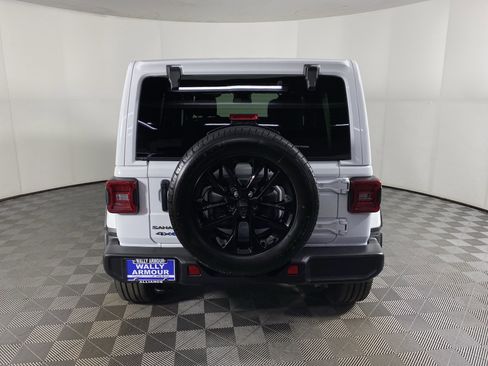 Used 2025 Jeep Wrangler Sahara image 8