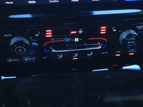 New 2025 Jeep Grand Cherokee Limited image 8