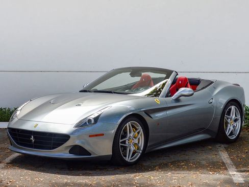 Used 2015 Ferrari California T RWD image 5