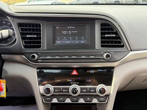 Used 2020 Hyundai Elantra SE w/ Cargo Package (C1) FWD image 19