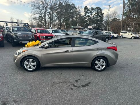 Used 2013 Hyundai Elantra GLS w/ Preferred Pkg image 5