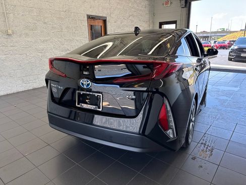 Used 2021 Toyota Prius Prime XLE FWD image 7