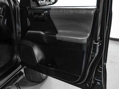 Used 2020 Toyota Tacoma SR5 RWD image 42