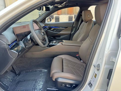 Used 2024 BMW 540i xDrive w/ Convenience Package AWD/4WD image 17