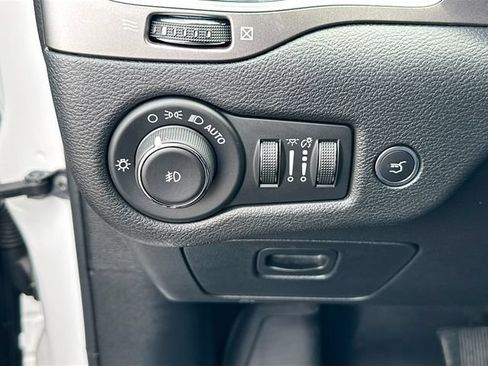 Used 2020 Jeep Cherokee Limited AWD/4WD image 14