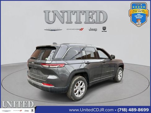 Used 2022 Jeep Grand Cherokee Limited image 3