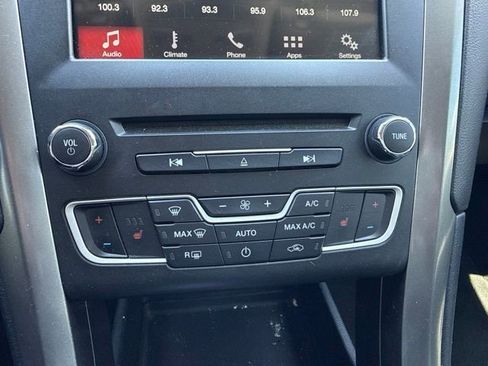 Used 2017 Ford Fusion SE w/ Fusion SE Technology Package FWD image 21