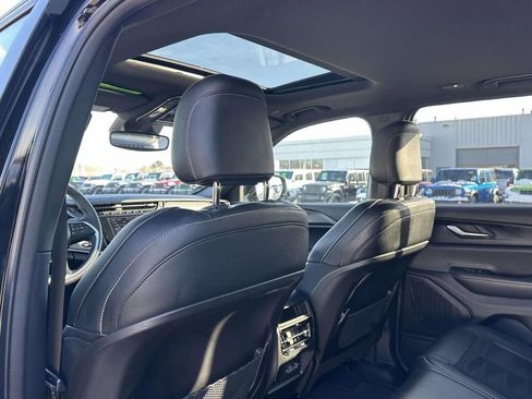 Used 2024 Jeep Grand Cherokee Altitude image 14