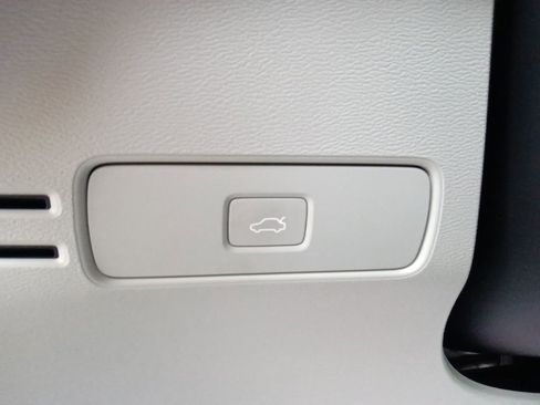 Used 2023 Volvo XC40 B5 Plus w/ Driver Assist Package image 17