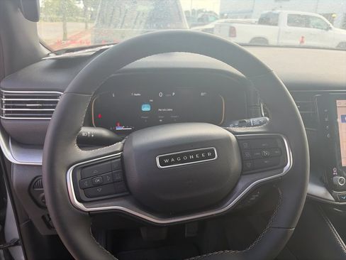 Used 2025 Jeep Wagoneer Series II AWD/4WD image 22