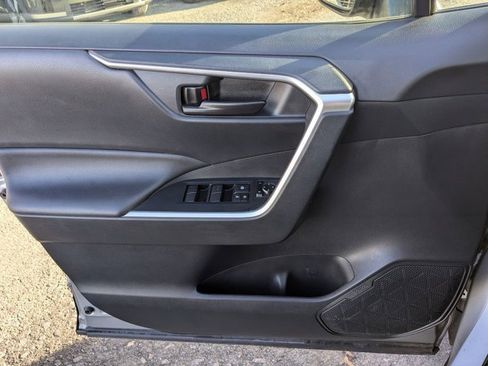 Certified 2020 Toyota RAV4 LE image 27
