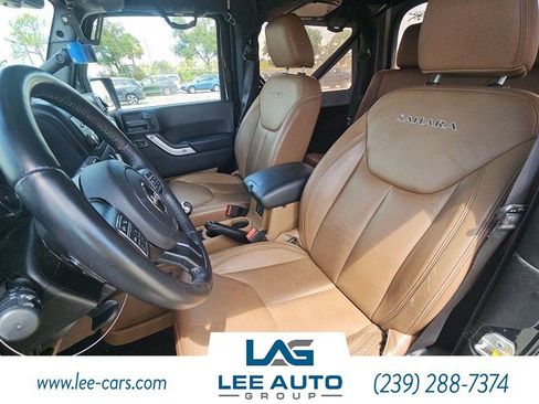 Used 2017 Jeep Wrangler Sahara w/ Connectivity Group AWD/4WD image 3