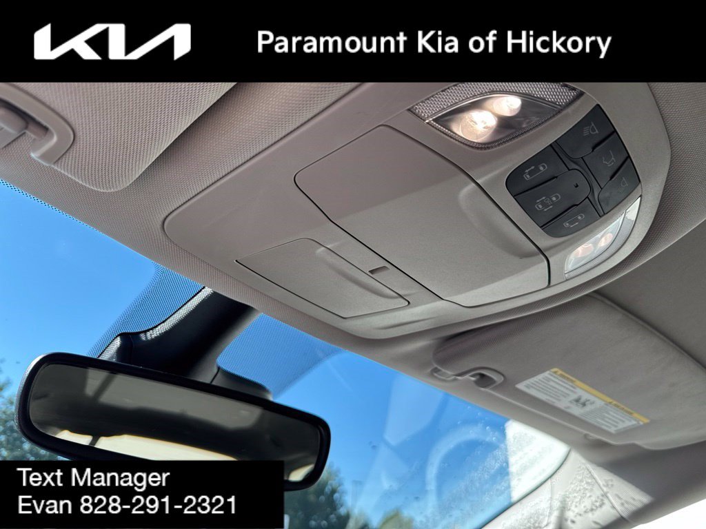 Used 2023 Chrysler Voyager LX FWD image 27