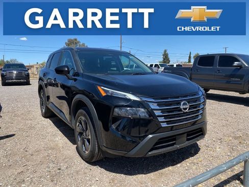 Used 2025 Nissan Rogue SV image 1