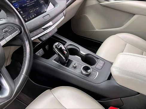 Used 2022 Cadillac XT4 Luxury w/ Cold Weather Package FWD image 13