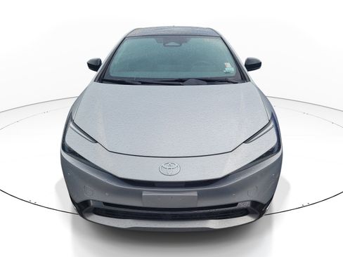 Used 2023 Toyota Prius Limited FWD image 2