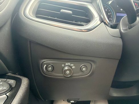 Used 2024 Chevrolet Equinox Premier FWD image 19