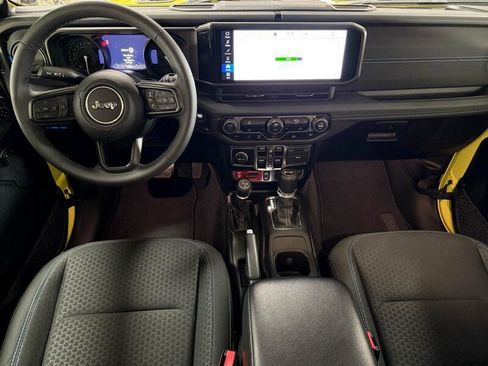 Used 2024 Jeep Wrangler Unlimited Rubicon 4xe image 28