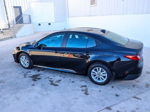 Used 2026 Toyota Camry LE image 10