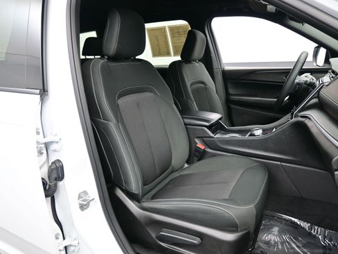 Used 2025 Jeep Grand Cherokee L Laredo w/ Trailer Tow Package image 14