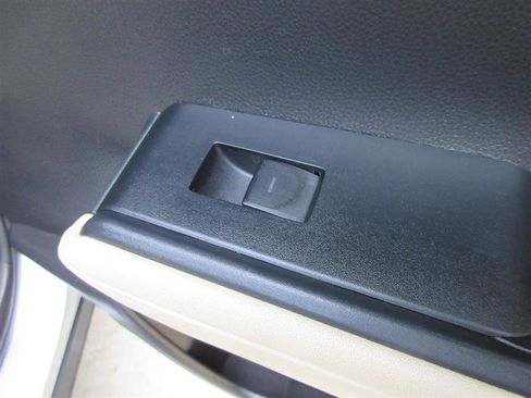 Used 2023 Toyota Highlander XLE image 36