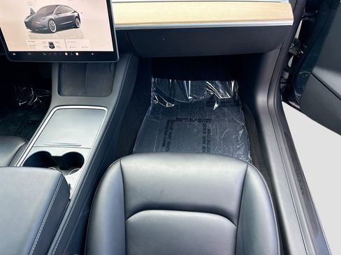 Used 2023 Tesla Model 3 Standard Range image 17
