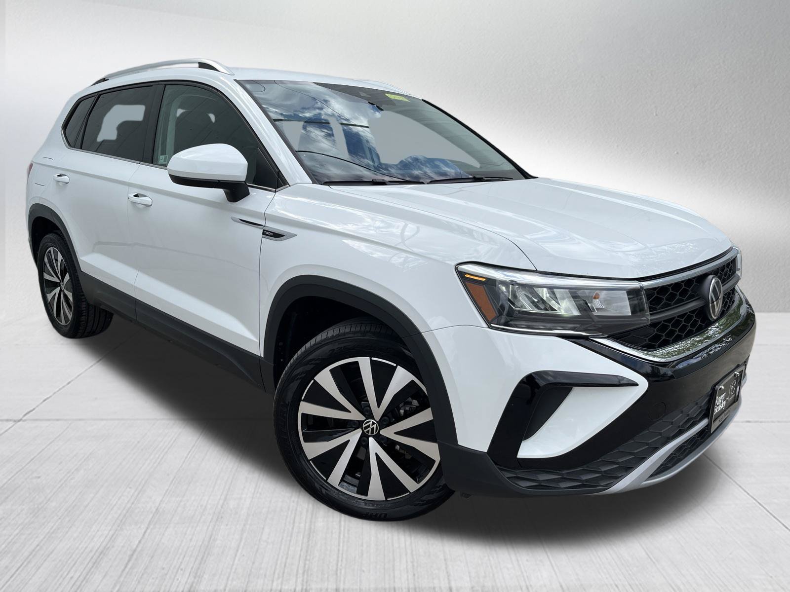 Used 2024 Volkswagen Taos SE FWD image 3