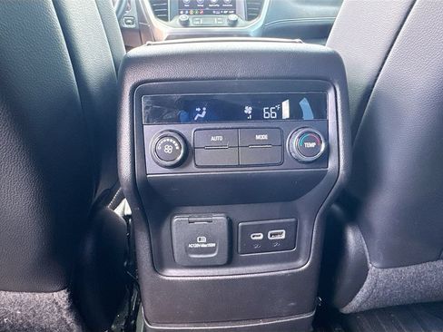 Used 2023 GMC Acadia SLT w/ Elevation Edition FWD image 22