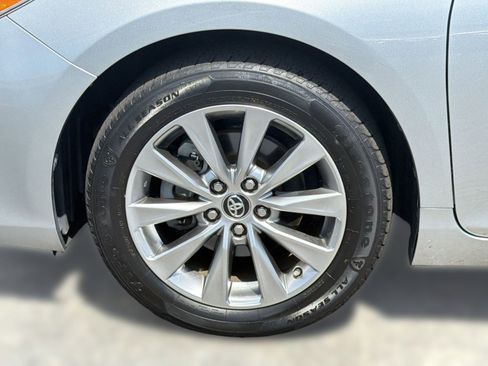 Used 2017 Toyota Camry XLE w/ Moonroof Package FWD image 11